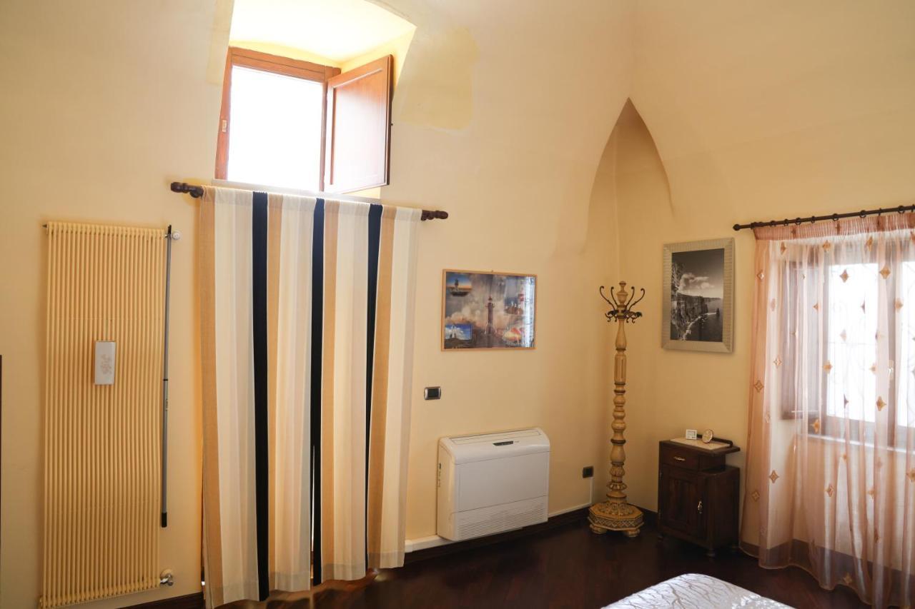 ジョヴィナッツォ A Casa Mia Bed & Breakfast エクステリア 写真