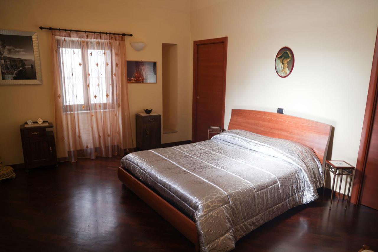 ジョヴィナッツォ A Casa Mia Bed & Breakfast エクステリア 写真